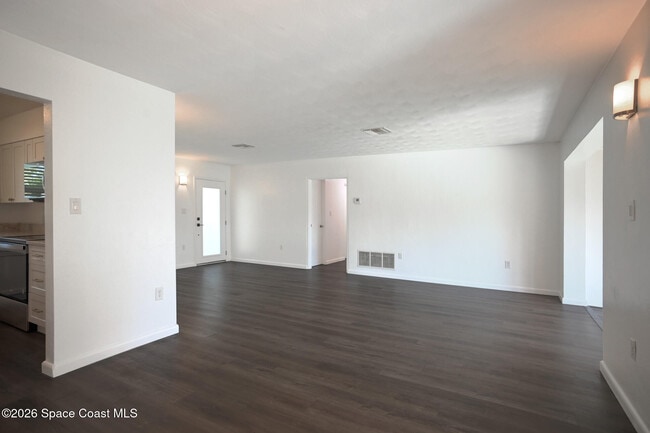 Photo - 453 Dolphin St