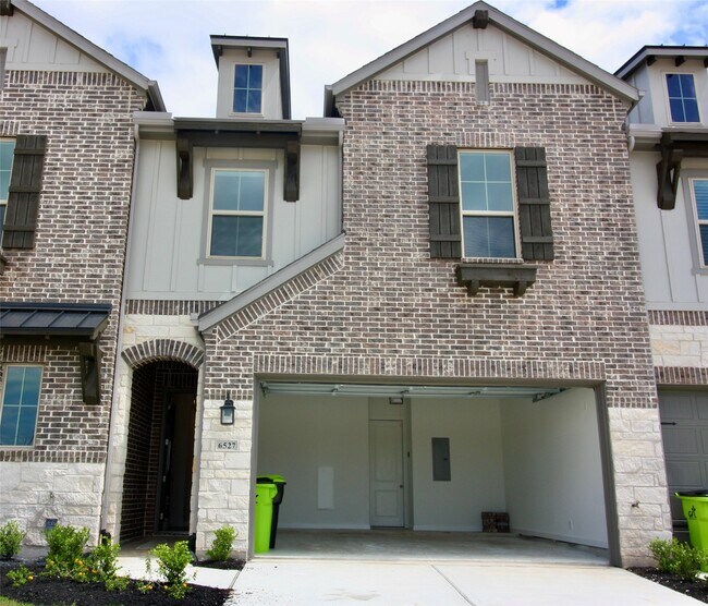 Photo - 6527 Scarlet Pond Ln