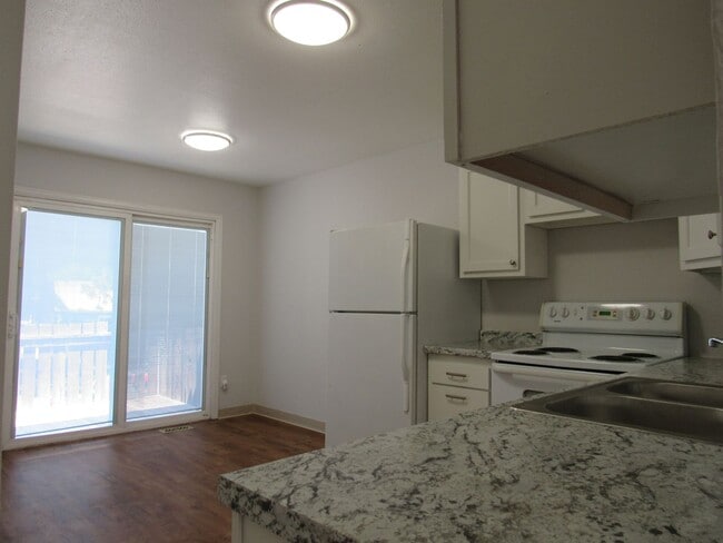 Photo - Remodeled Huge 4 Bedroom Townhome