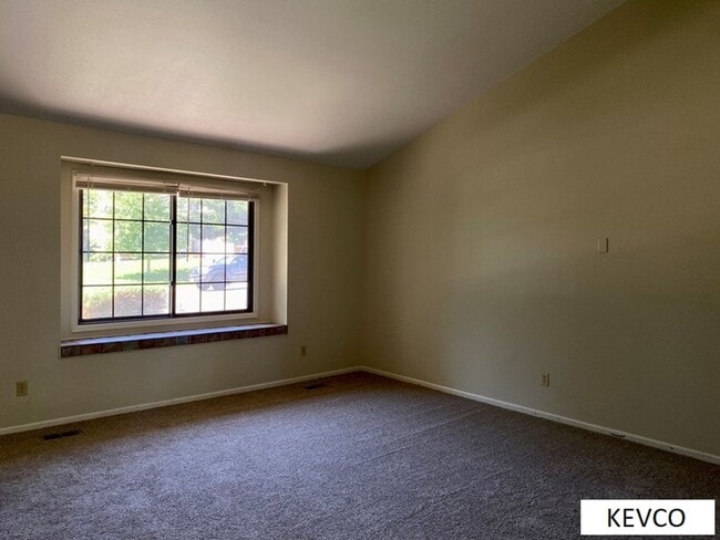 Photo - Elegant and Spacious Home!