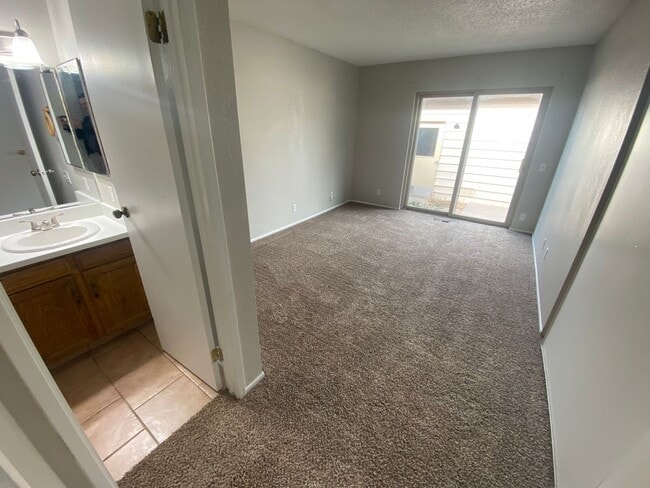 Photo - Spacious Aurora Townhome