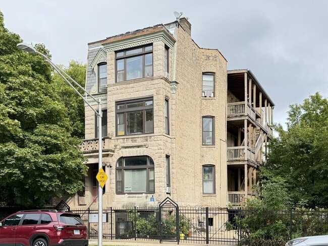 Photo - 1009 N Sacramento Ave Unit 2C