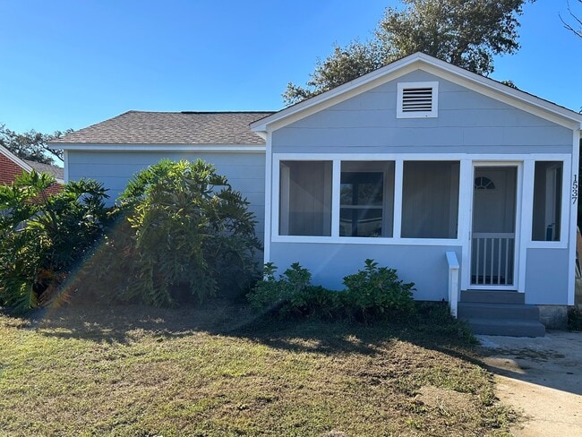 Photo - 1537 Oak Ave