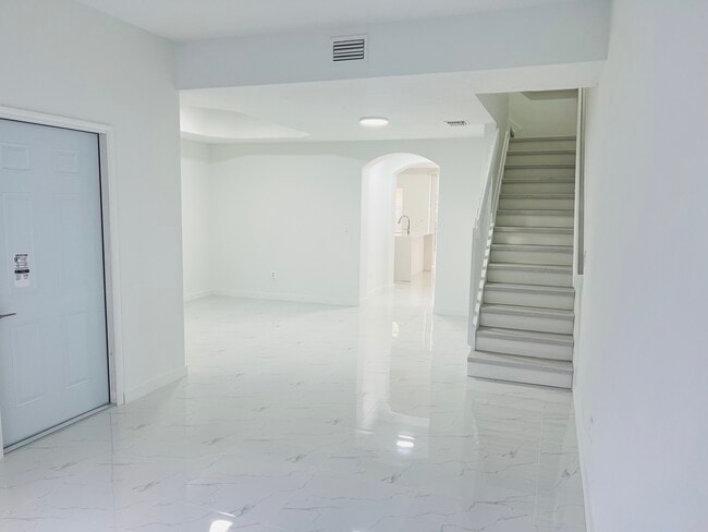 Photo - 4934 White Mangrove Way E