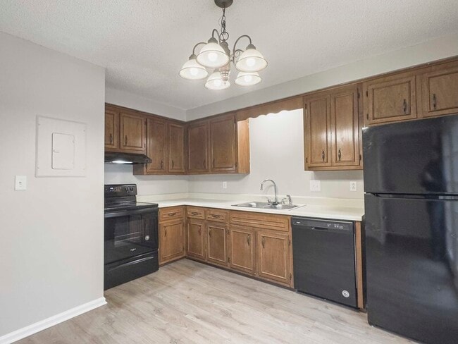 Photo - 610 Sango Rd