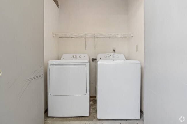 1BR, 1BA - 641SF - Laundry
