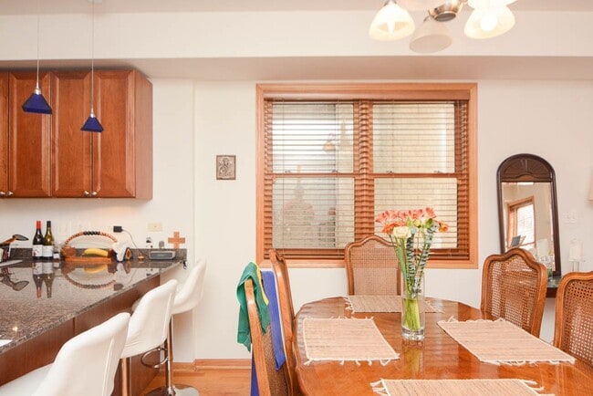 Photo - 934 W Leland Ave Unidad 2C