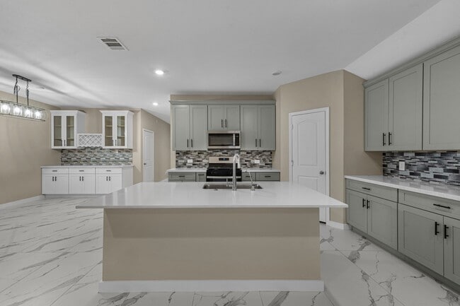 Photo - 15223 Mayflower St
