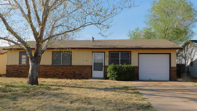 Charming 3-Bedroom Home with Spacious Layo... - Charming 3-Bedroom Home with Spacious Layo...