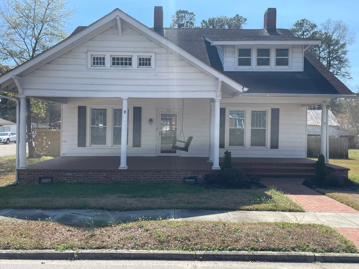 Photo - 301 W Hamlet St