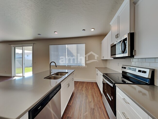 Photo - 9415 Wabash St