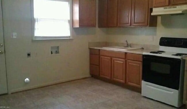 Photo - 9309 Belgrave Ave