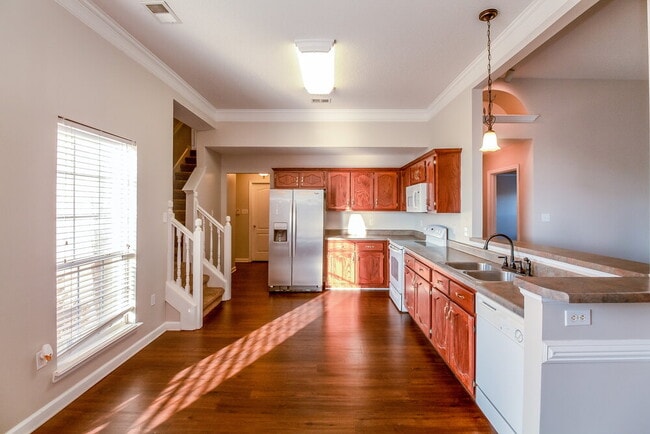 Photo - 2104 Eubanks Ln