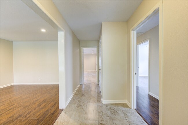 Photo - 9611 Greenwillow Dr