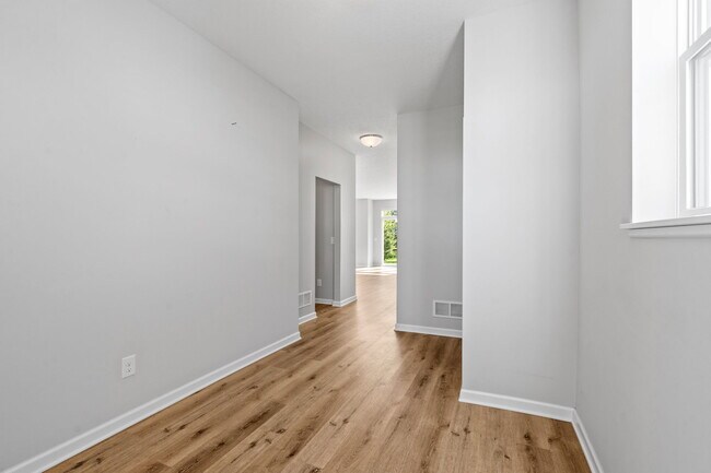 Photo - 4702 Cranesbill Rd
