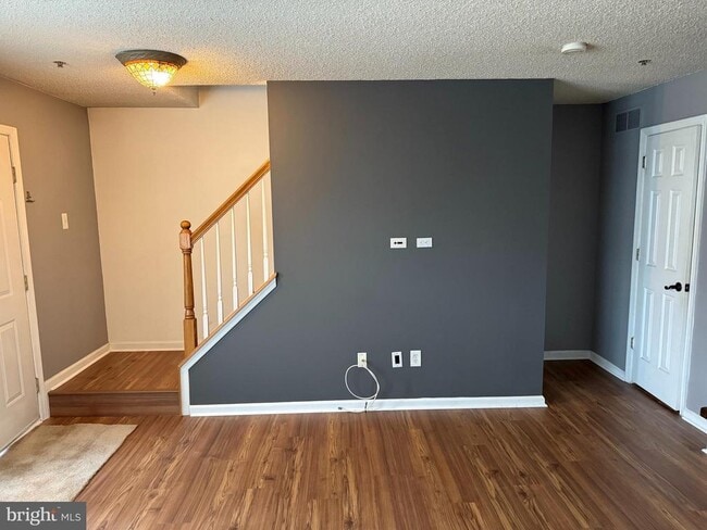 Photo - 3002 Creekside Ct