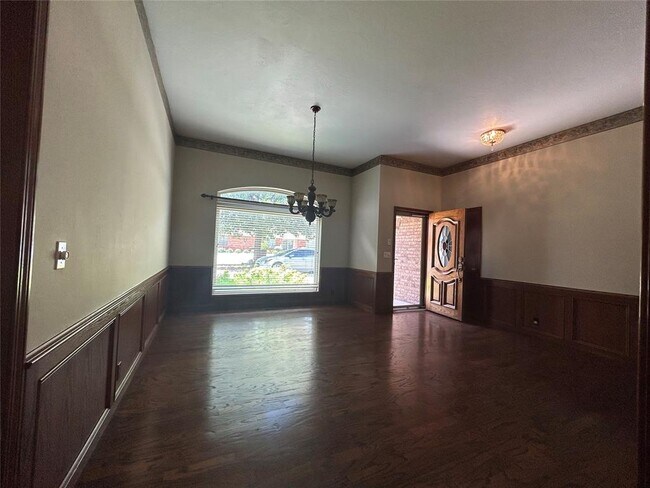 Photo - 9908 Thompson Ave