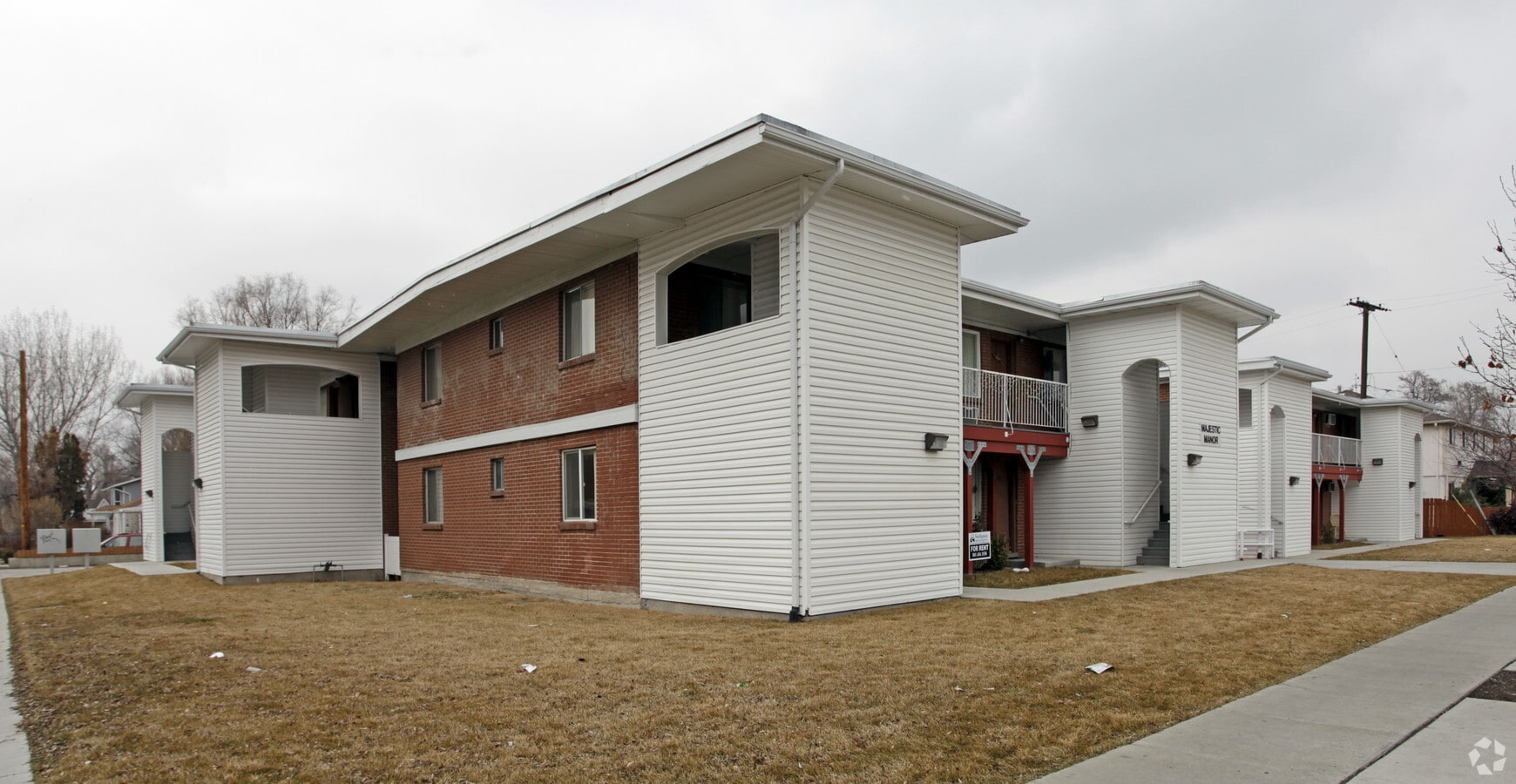 Majestic Manor Apartments - Majestic Manor Apartments
