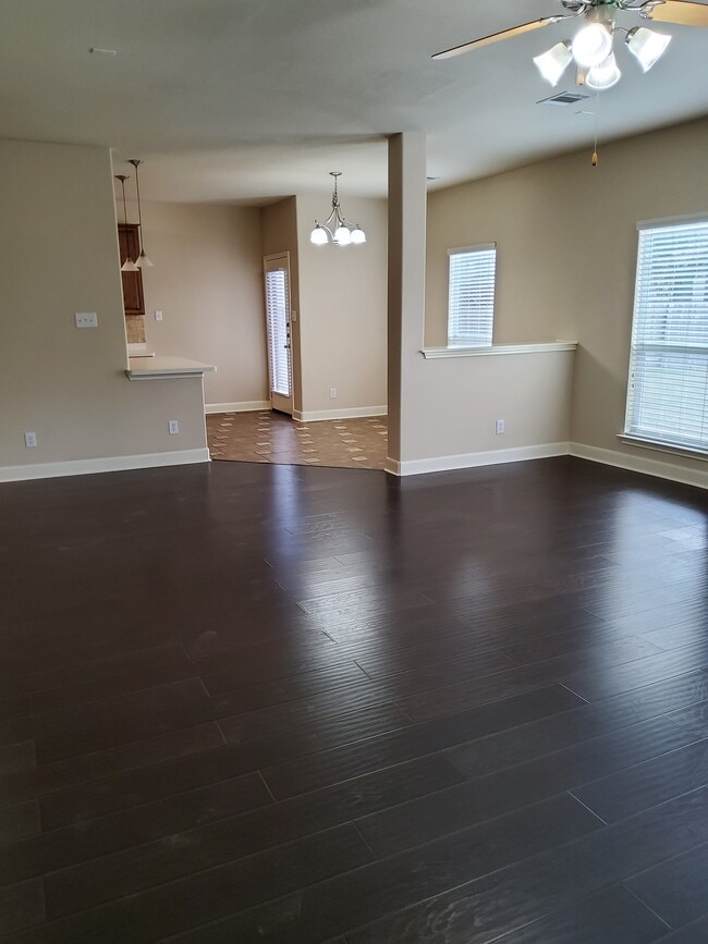 Living area - 21735 Thunder Basin