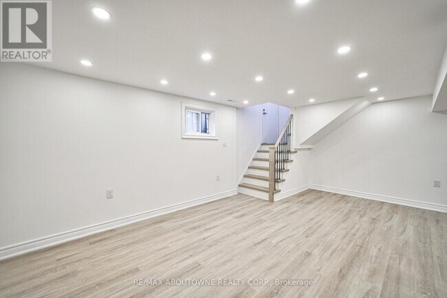 Photo - 4395 Longmoor Dr