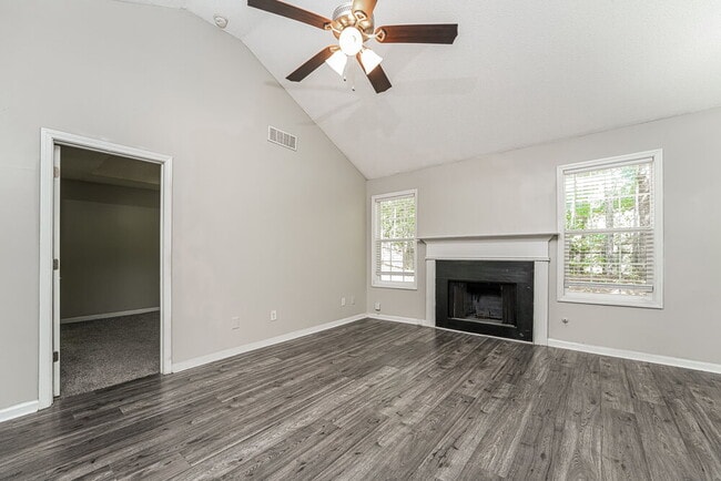 Photo - 2404 Rambling Way