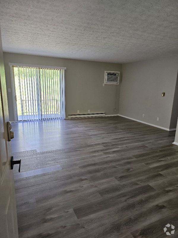 Building Photo - 2 Willow St Unit 8 Rental