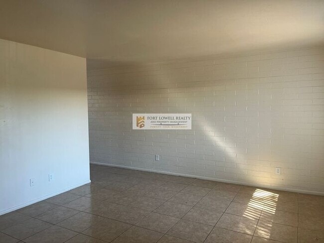 Photo - 4350 E Fairmount St