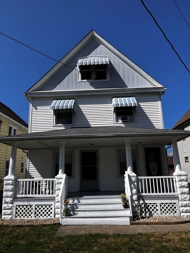 Building Photo - 4014 Brooklyn Ave Unit Up