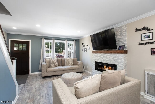 Photo - 138 Jerome Pl