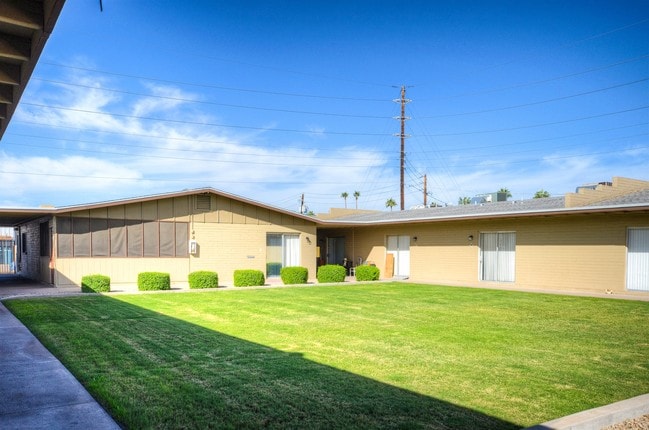 6826 N 45th Ave - The Gardens Apartments - Gardens Apartments