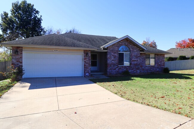 Building Photo - Great 3 bed 2 bath 2 car garage house