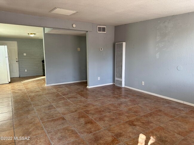 Photo - 5737 E 24th St