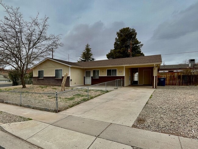 Photo - Pet Friendly Home in Washington with Large Fenced Yard