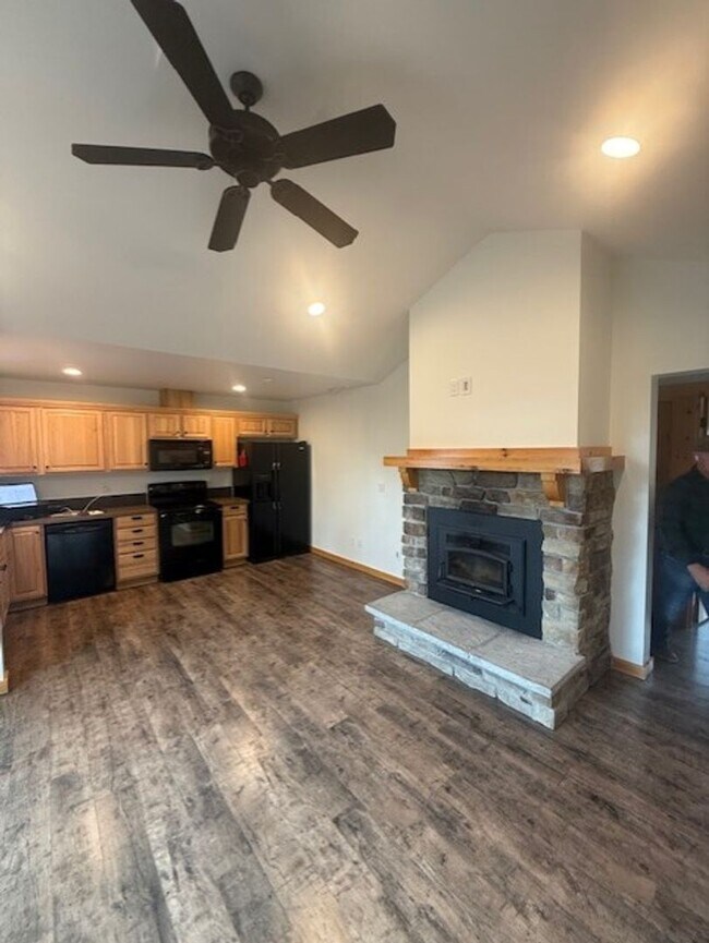 Photo - Adorable Roslyn Ridge Condo