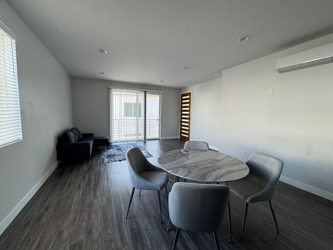 Photo - 1159 W 37th St