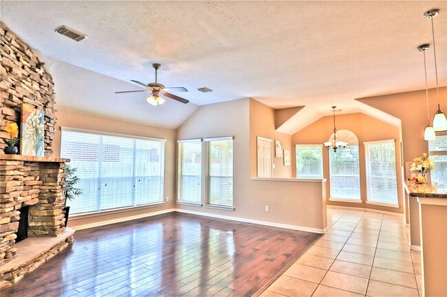 Photo - 4530 Springfield Lakes St