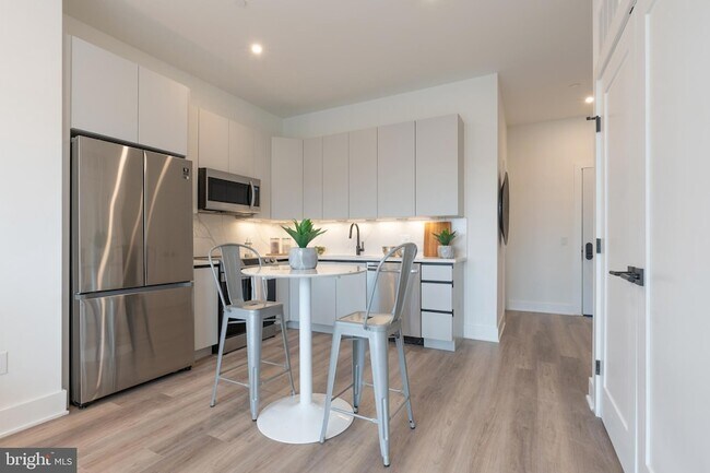 Photo - 1421 E Columbia Ave Unit 301