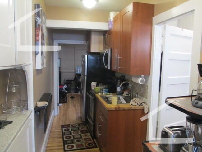Photo - KENMORE 2 Bedroom Apt. - 9/1/26 (H&HW Included)