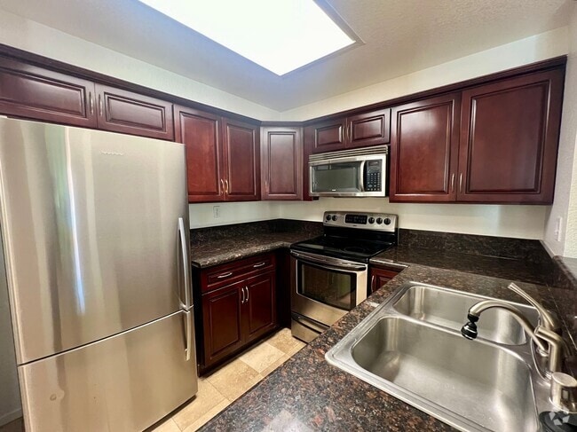 Building Photo - *REDUCED DEPOSIT* LARGE 2BD/2BA University... Rental