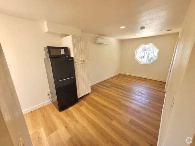 Building Photo - 1550 Encino Dr Rental
