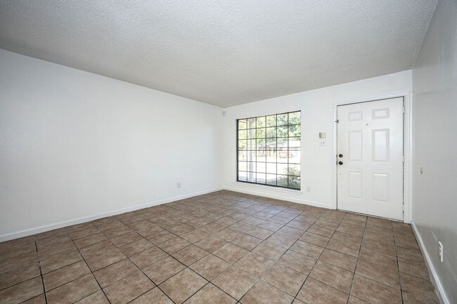 5612 Rose Dr