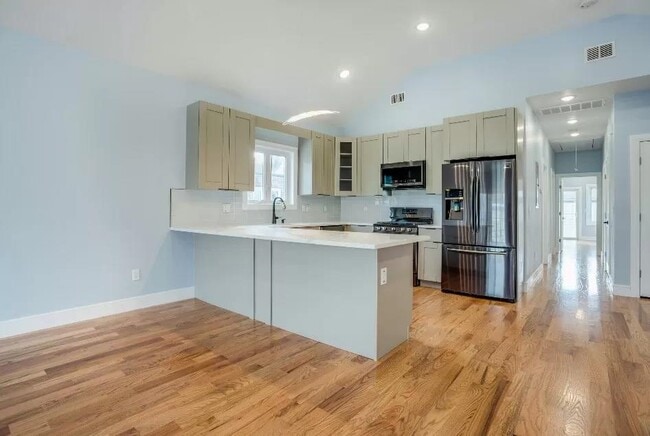 Photo - 251 Manhattan Ave Unit 2