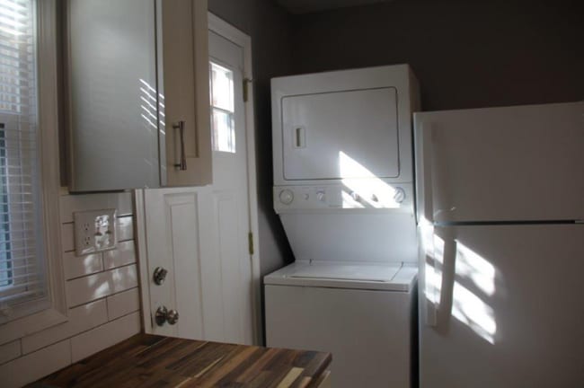 216 Dulwich Crescent Unit B