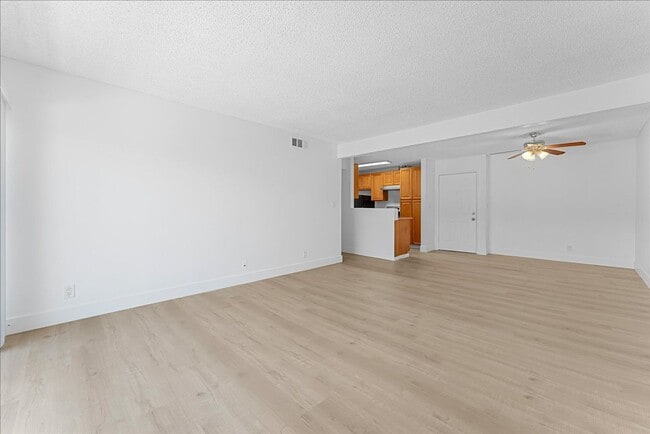 Photo - 18620 Hatteras St Unidad 233