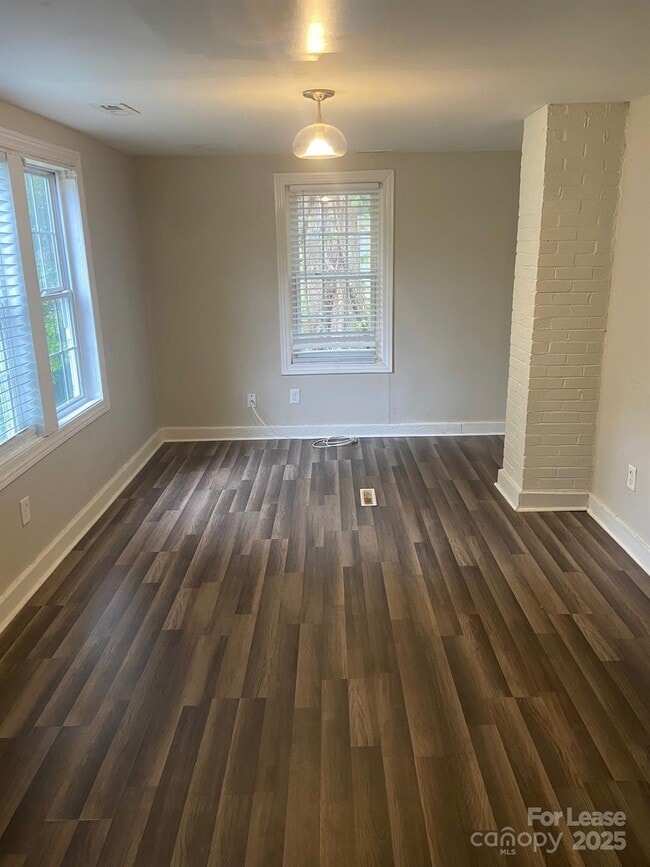 Photo - 3931 Bearwood Ave