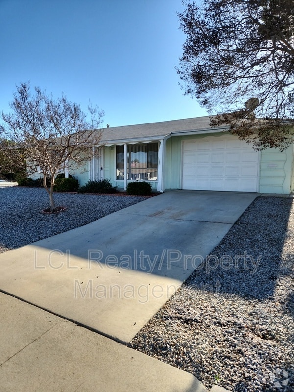 Building Photo - 26787 Oakmont Dr Rental