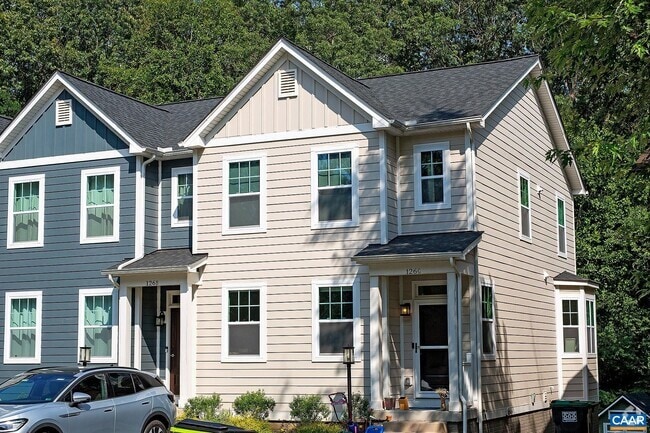 Building Photo - 126 Longwood Dr Rental