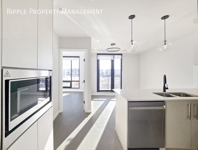 Photo - AMAZING BRAND NEW NEVER LIVED IN 2 BEDS, 2 BATHS CONDO Unité 203