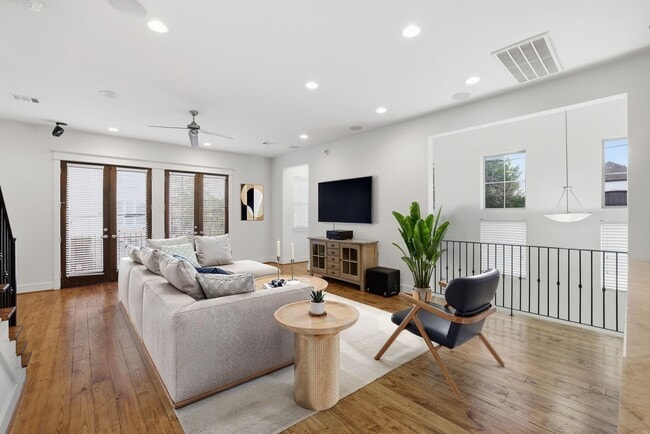 Photo - 2322 Beall St