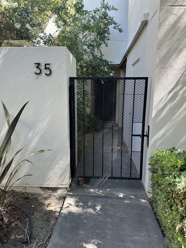 Building Photo - 909 Alvarado Ave Unit 909 Alvarado Ave #35 Rental